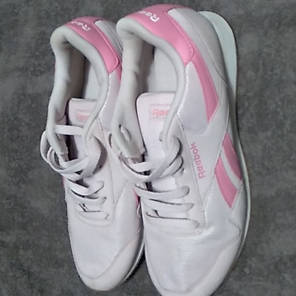 Reebok - Picture 4 of 5